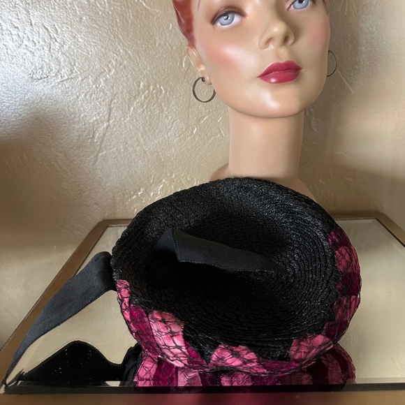 RAVISHING 1930s\' BLACK STRAW HAT WITH VELOUR PETALS COVERED BY VEILING